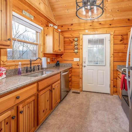 Over The Mountain - Smoky Mountain View Cabin Сивиървил Екстериор снимка