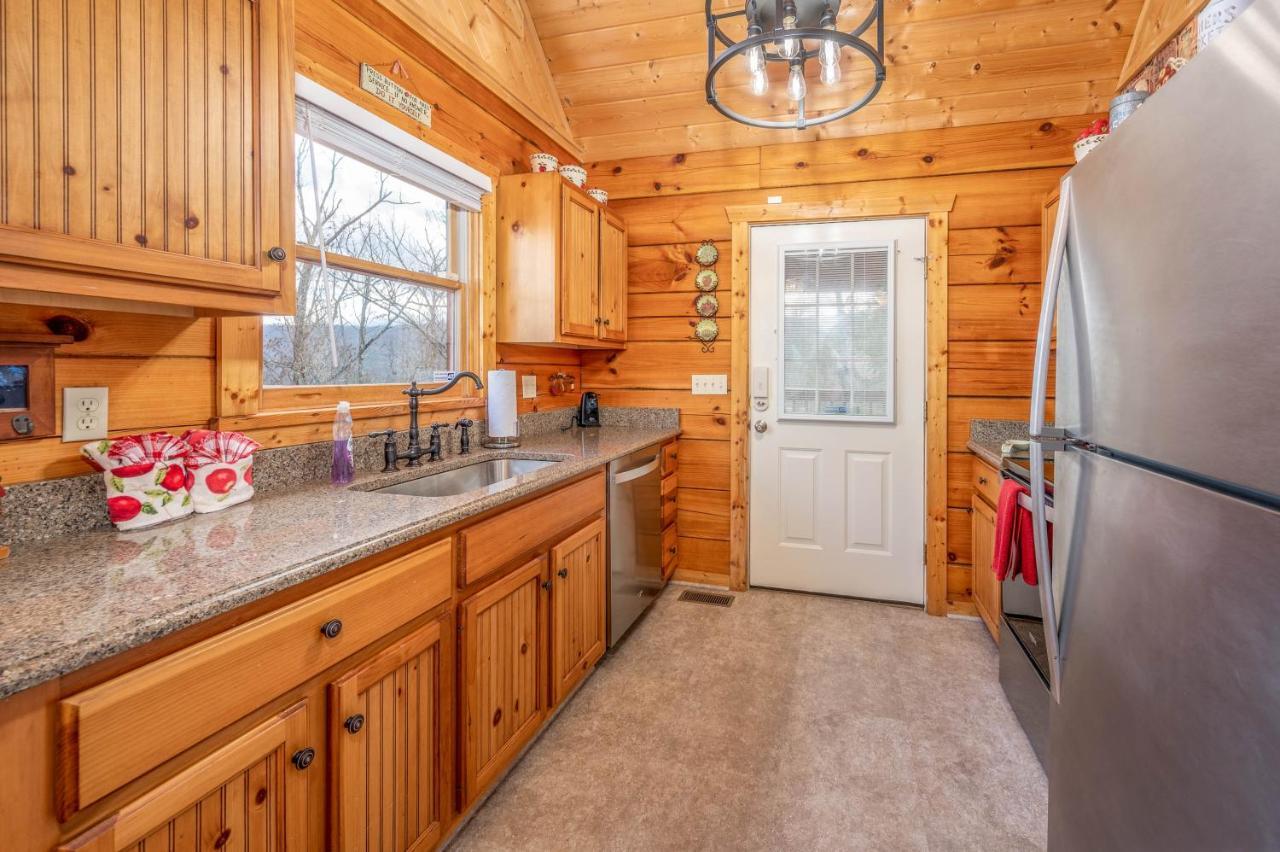 Over The Mountain - Smoky Mountain View Cabin Сивиървил Екстериор снимка