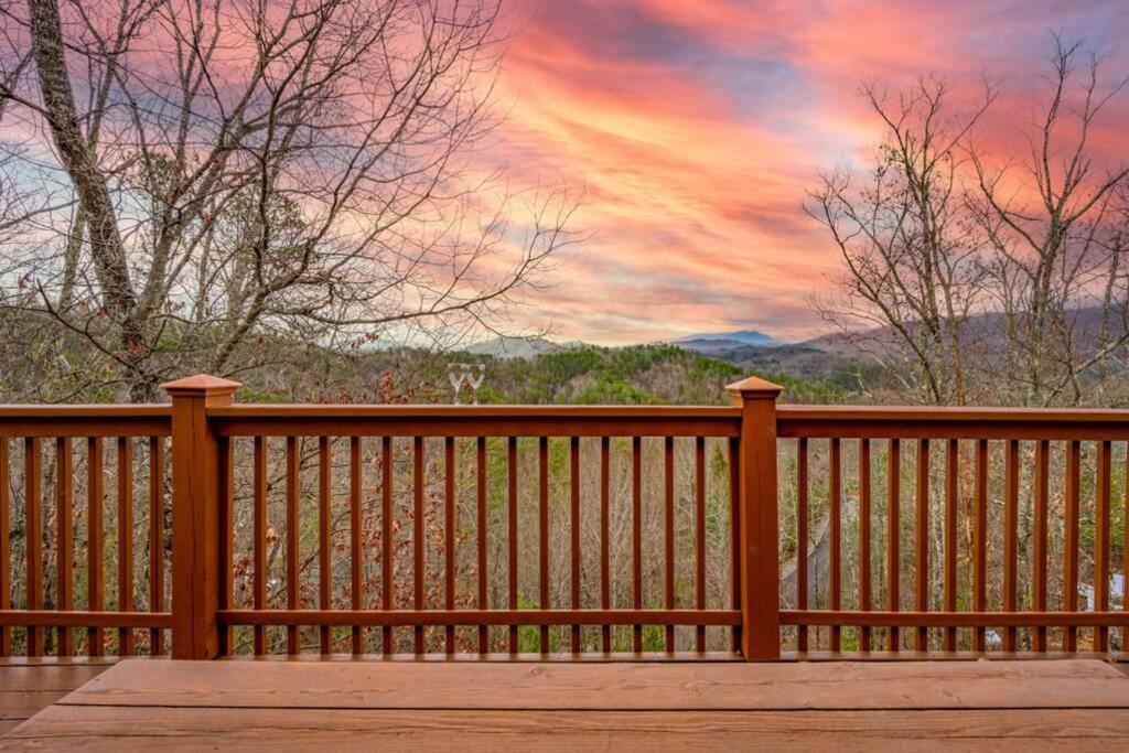 Over The Mountain - Smoky Mountain View Cabin Сивиървил Екстериор снимка