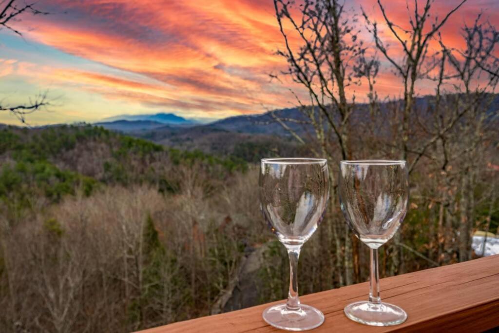Over The Mountain - Smoky Mountain View Cabin Сивиървил Екстериор снимка