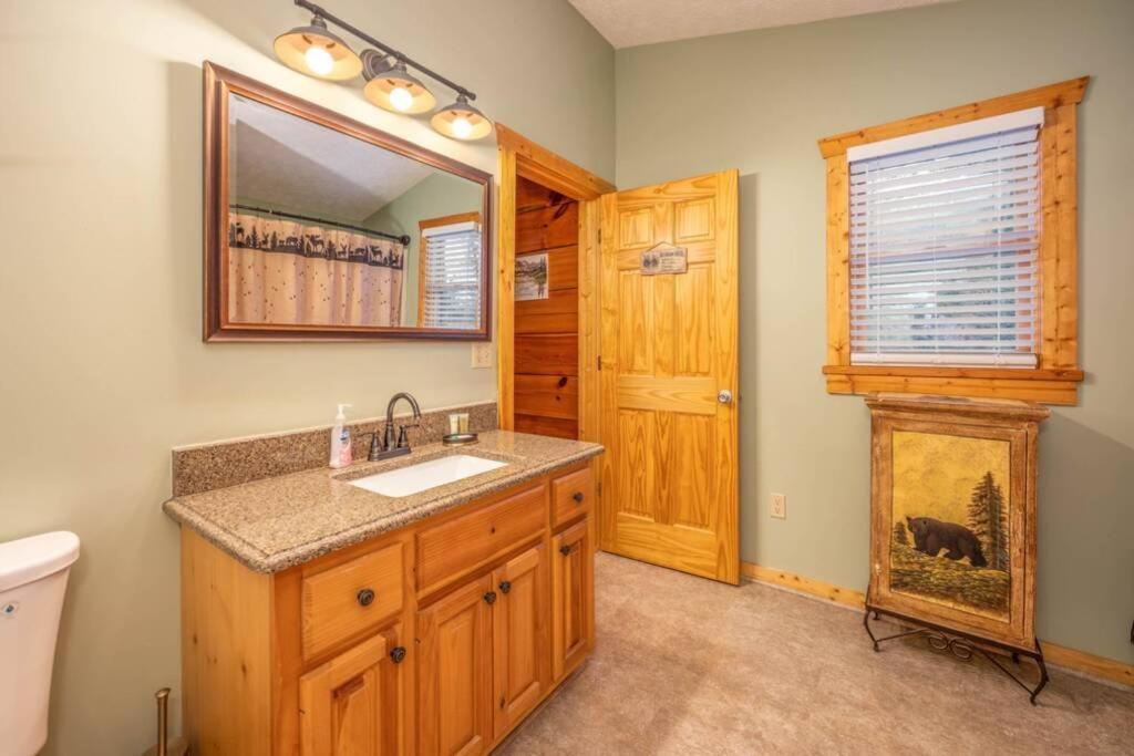 Over The Mountain - Smoky Mountain View Cabin Сивиървил Екстериор снимка