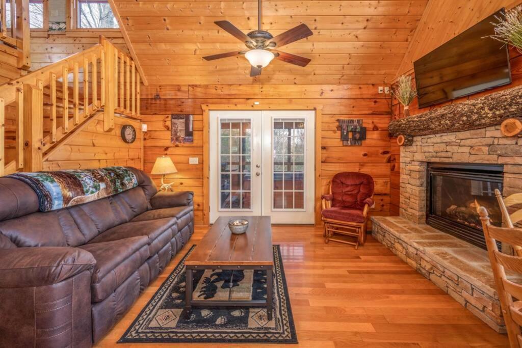 Over The Mountain - Smoky Mountain View Cabin Сивиървил Екстериор снимка
