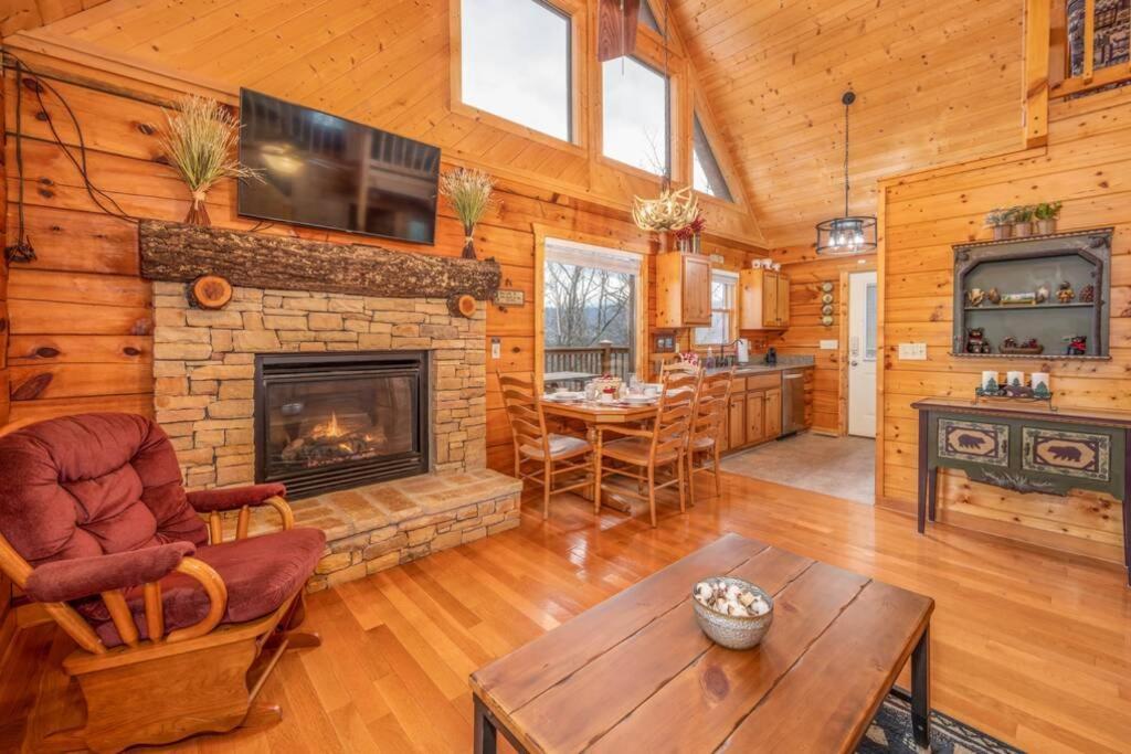 Over The Mountain - Smoky Mountain View Cabin Сивиървил Екстериор снимка